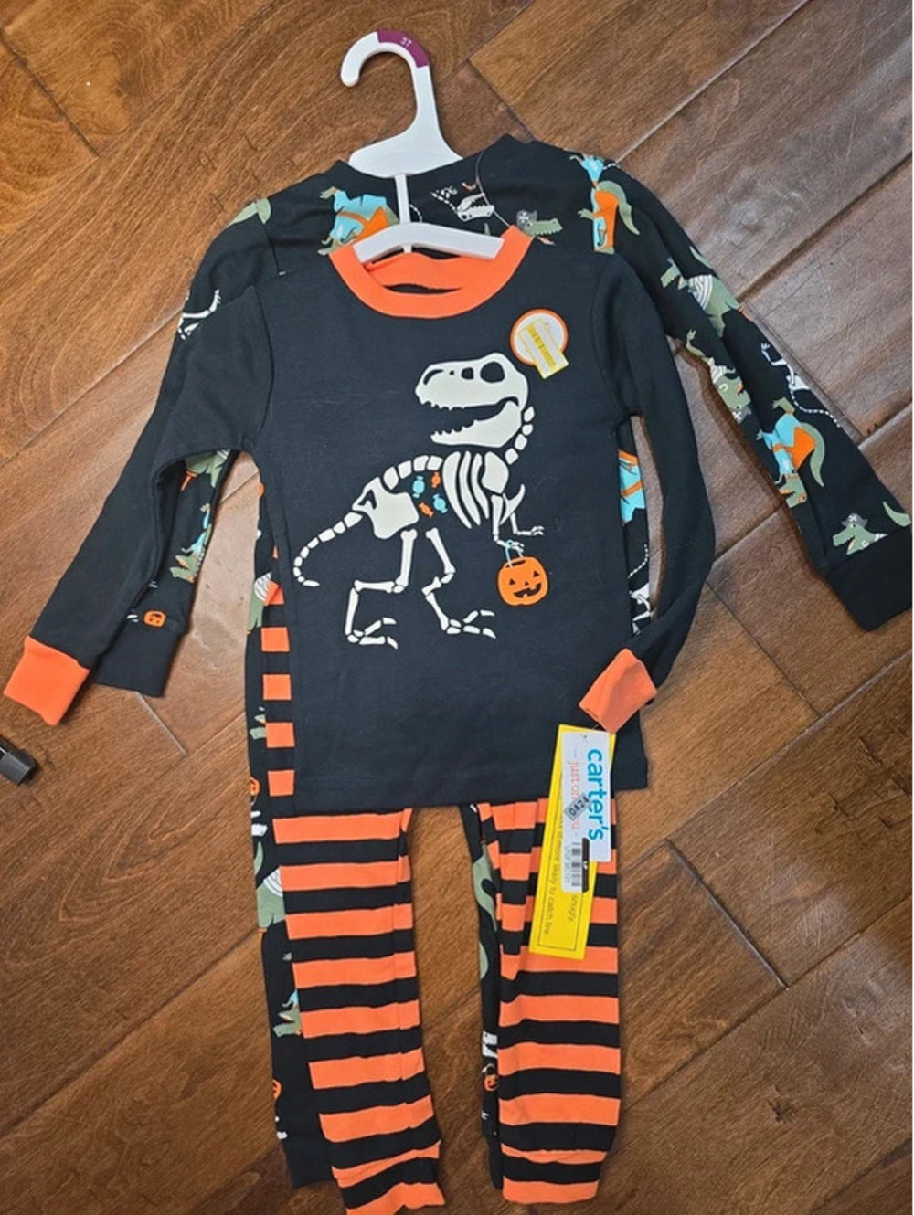 3t brand new halloween pajamas from carter's item, 424G6